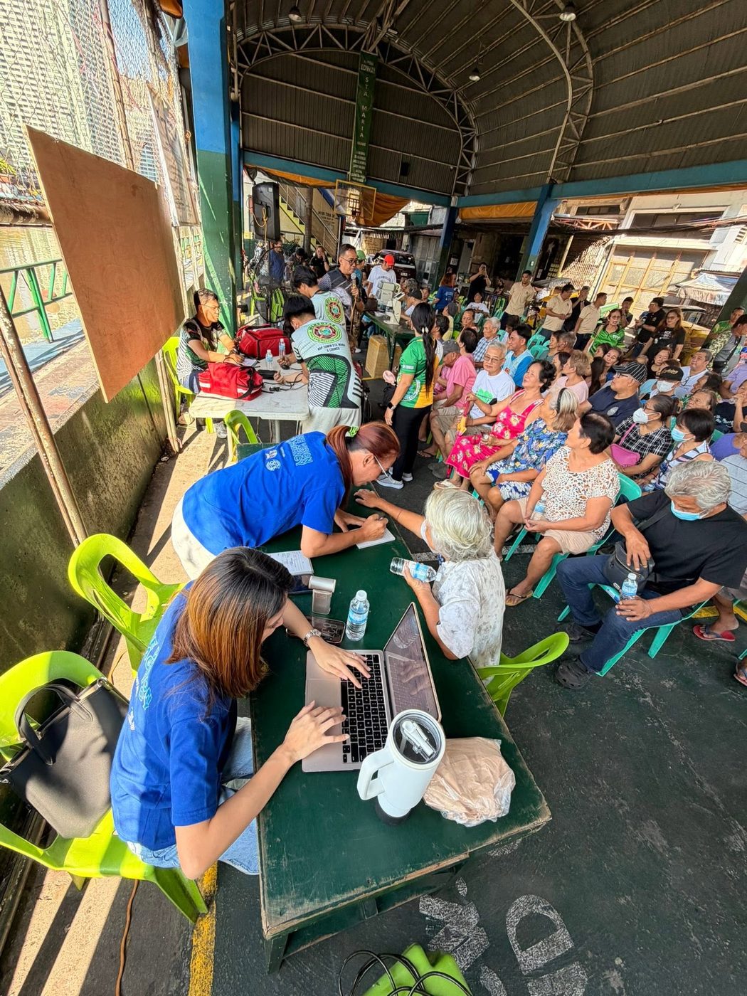 Sign-in table at the free senior clinic day